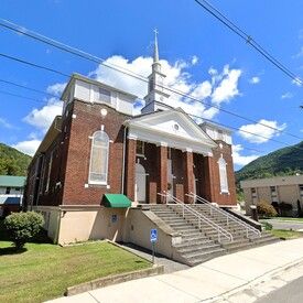 Pineville Community Church, Pineville, Kentucky, United States